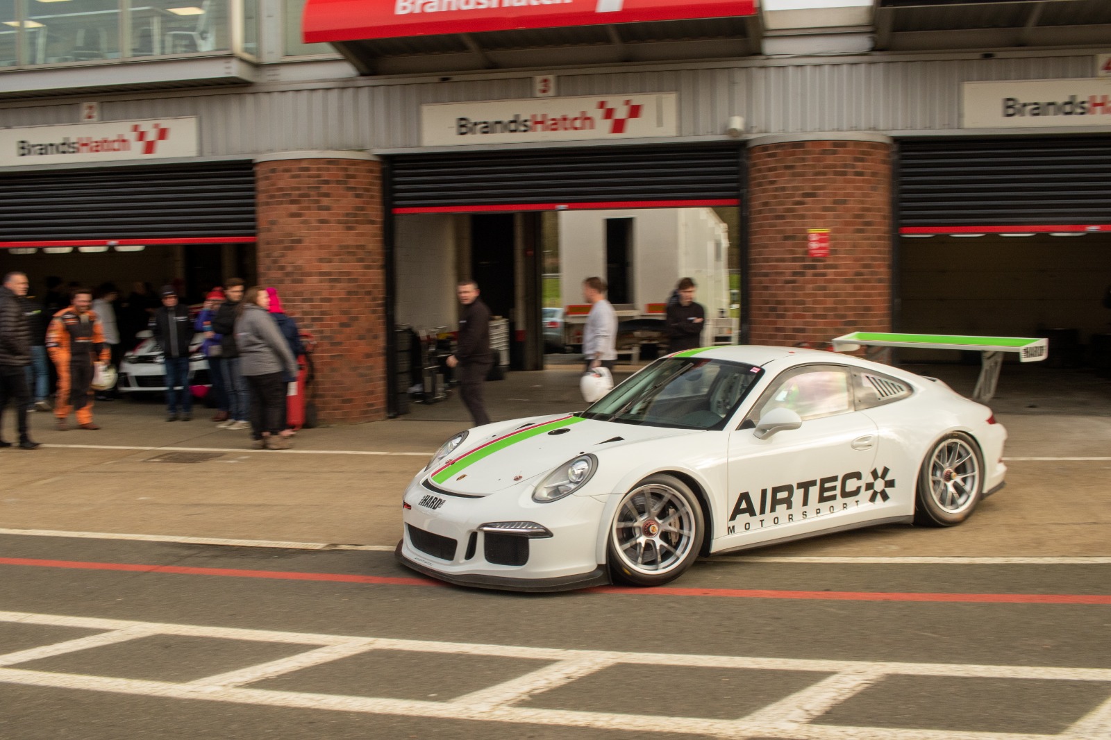 Porsche Edition HARD. Drive Hotlaps